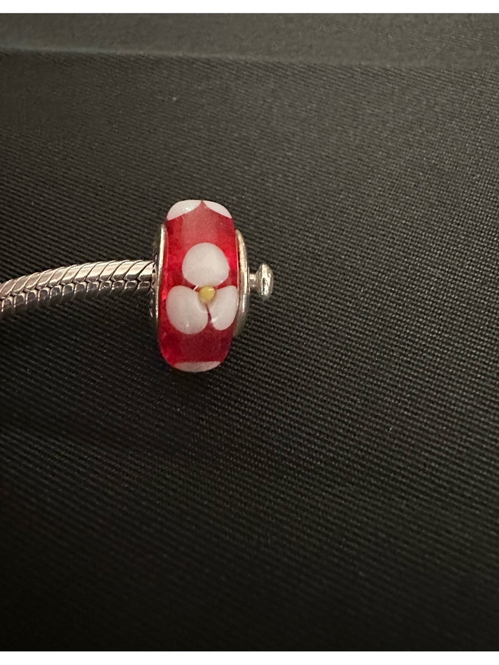Pandora Retired Red Murano Glass Flower 925 Sterling Silver 
Excellent Condition